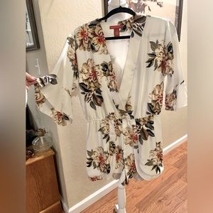☘️Saks Fifth Avenue Romper. Size M
